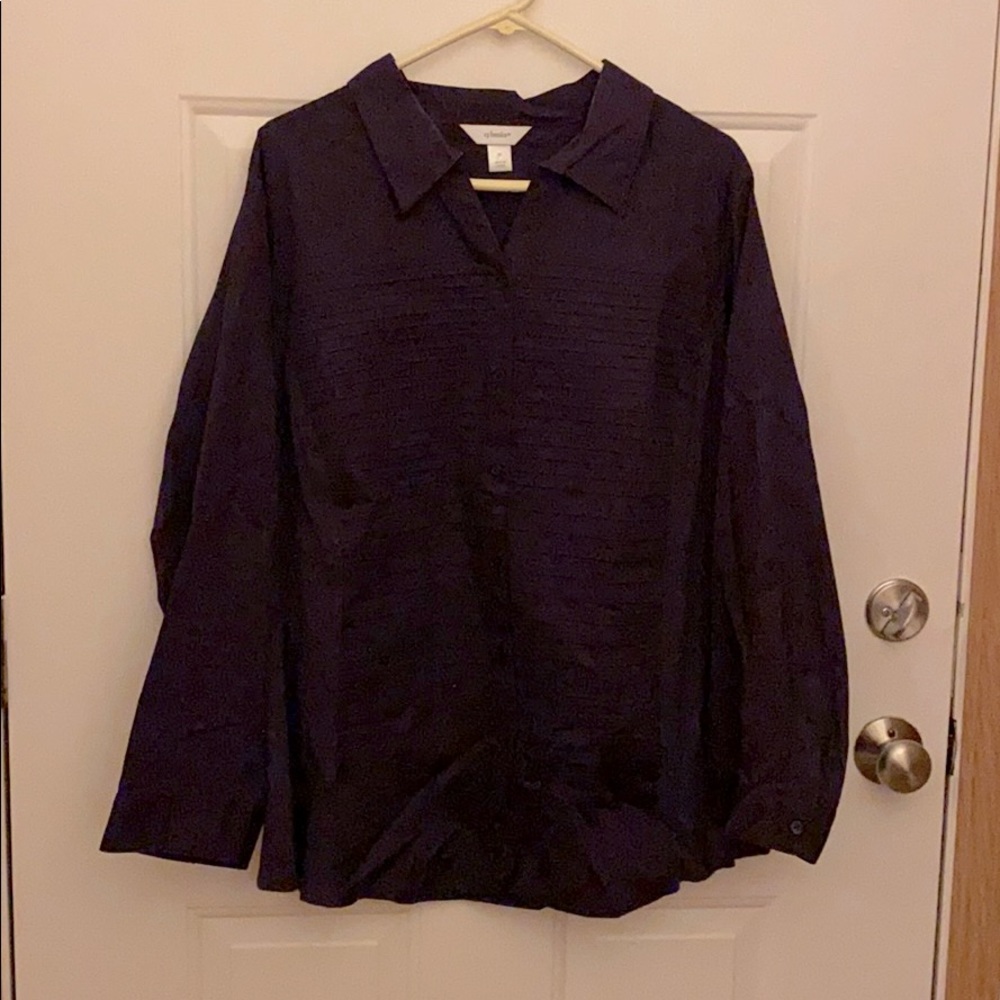 Women’s size 3X button down, long sleeved blouse.